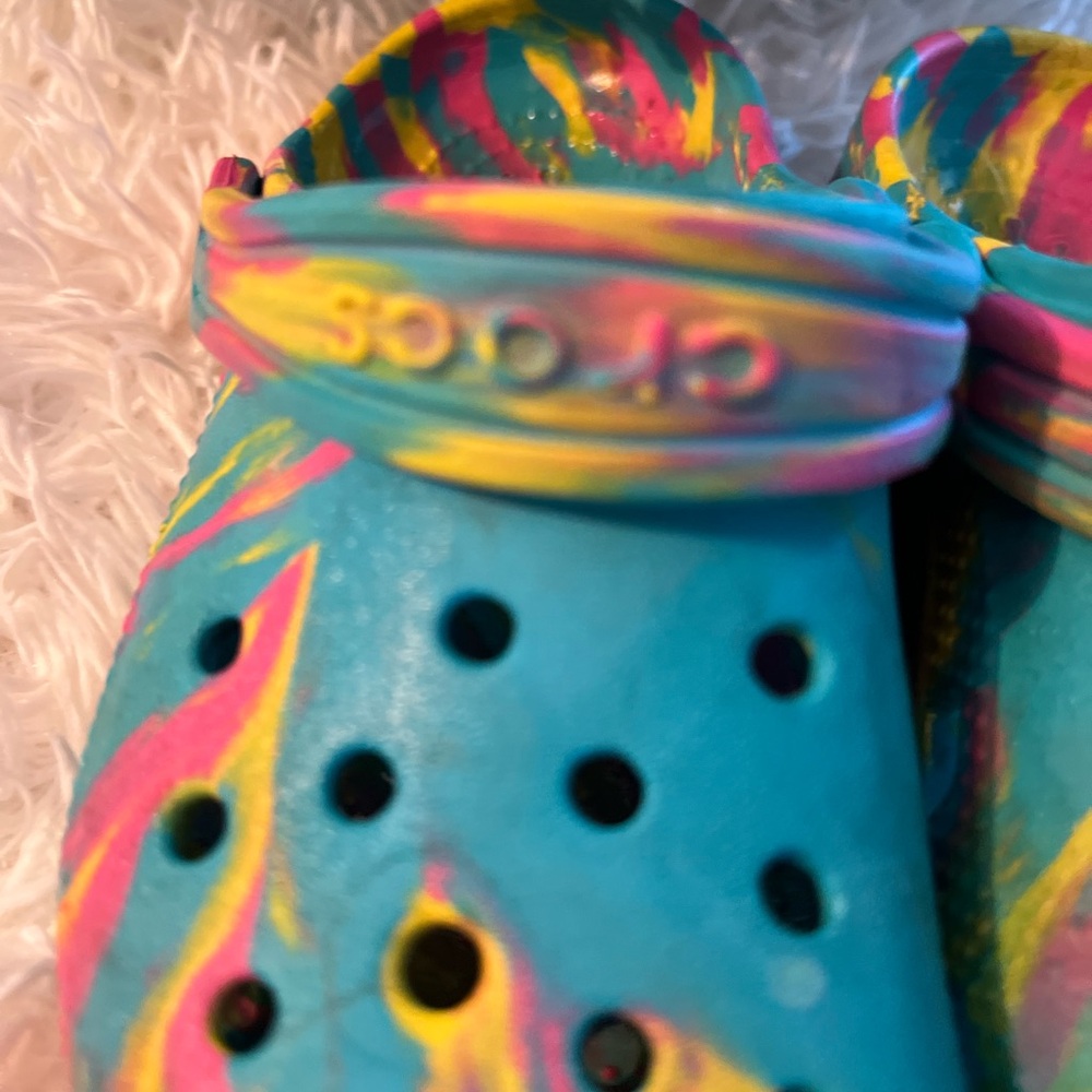 Crocs Kids Colorful Clogs in GUC size 10 - Picture 5 of 9